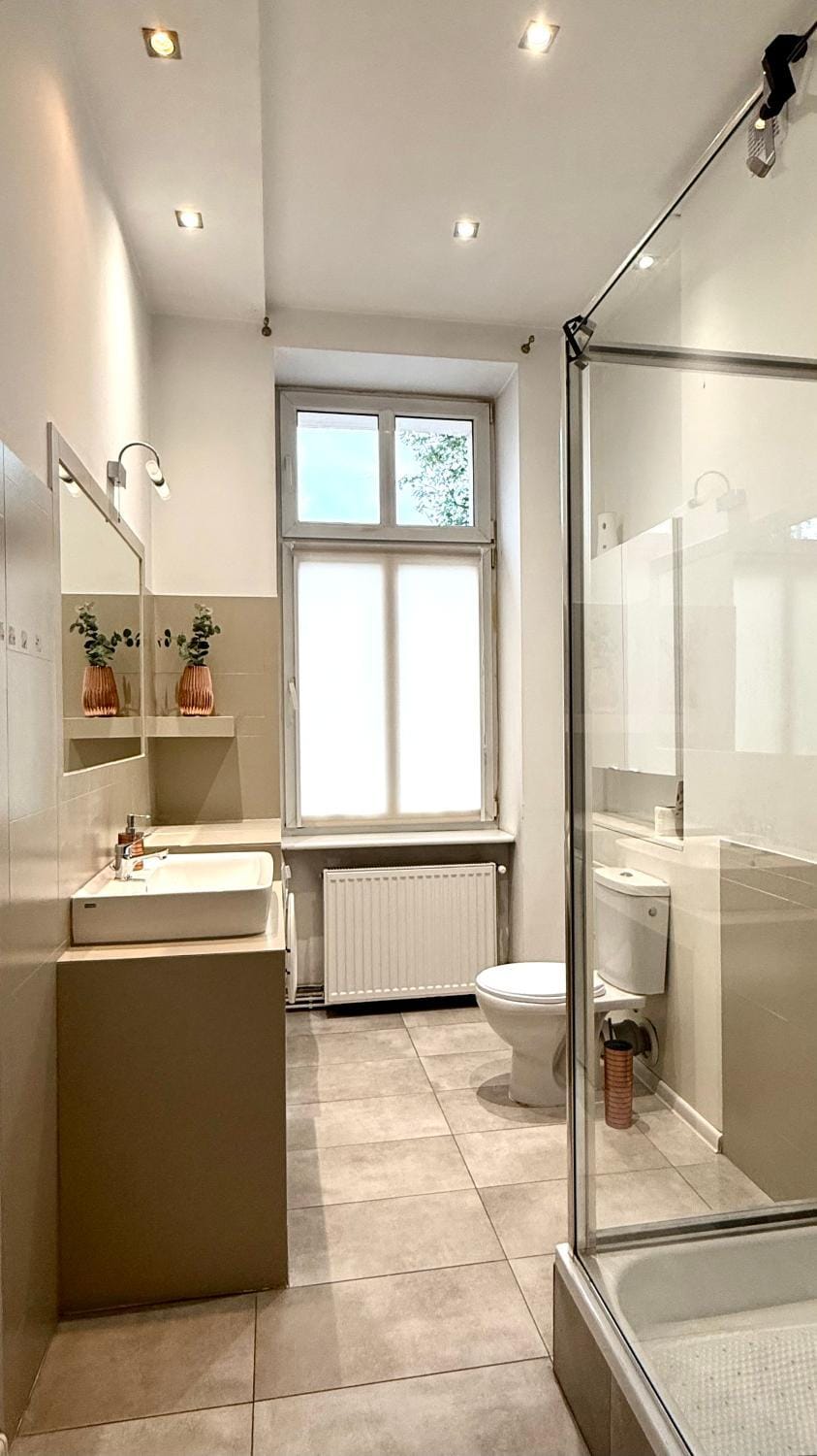 Shower, Toilet, Bathroom