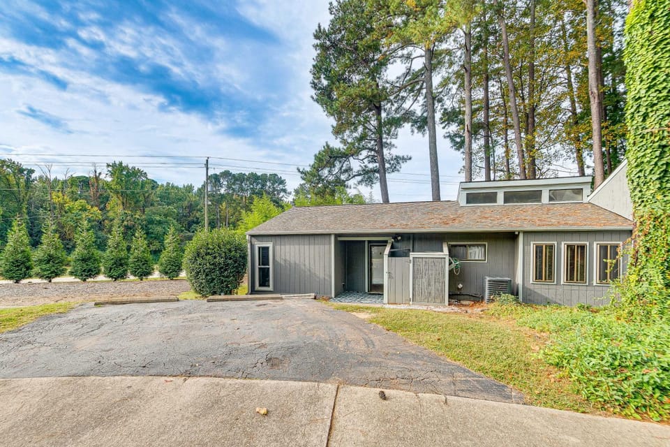 Pet-Friendly Raleigh Townhome Near Medical Centers House in Cary
