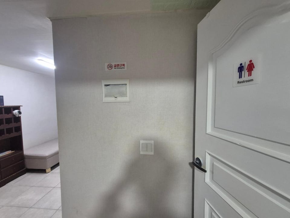 Itaewon Duck Duck Share House Bed and Breakfast in Seoul