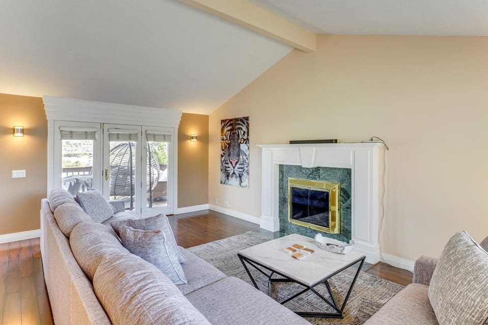 Big Space, Bigger View! Cottonwood Canyon Retreat House in Cottonwood Heights