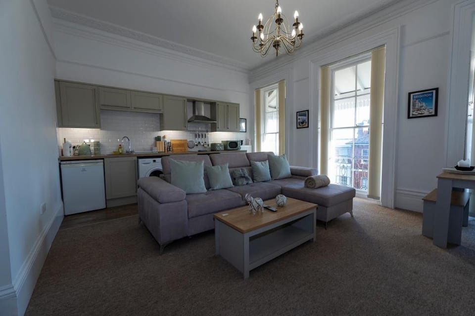 Spacious 2 Bed Apartment in Brighton- Free Parking Apartment in Hove