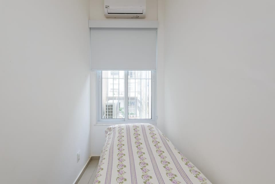 Bedroom, air conditioner