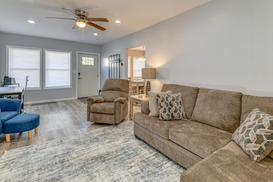 Walk to Main Street! Updated Norwich Home House in Norwich