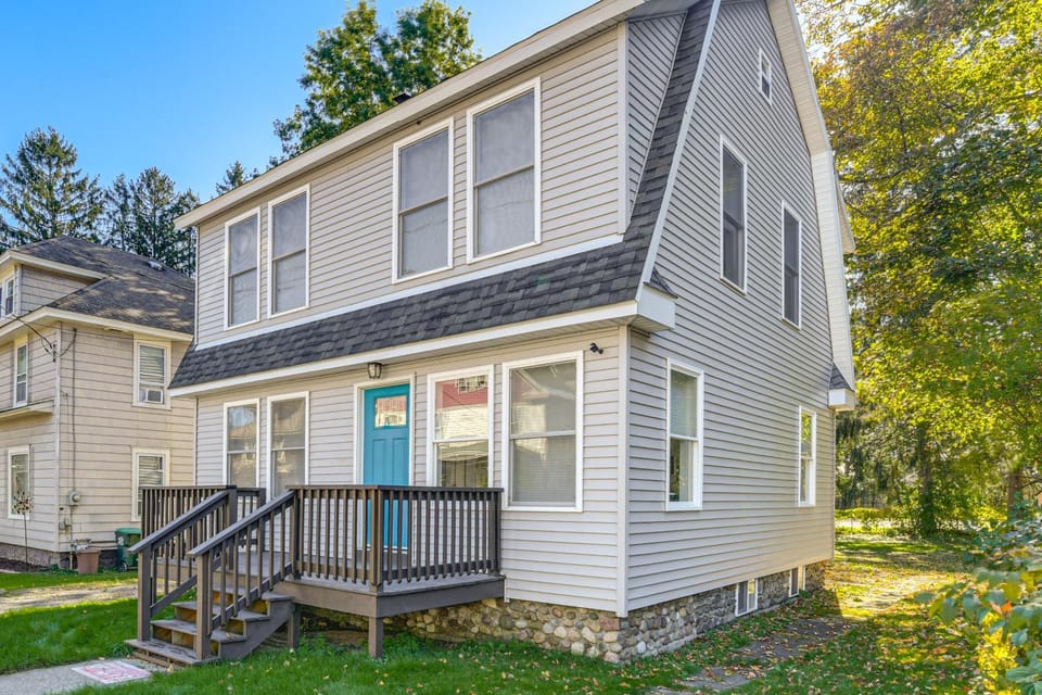 Walk to Main Street! Updated Norwich Home House in Norwich