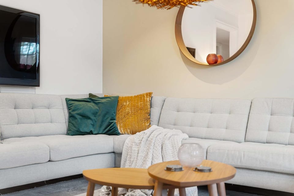 TV and multimedia, Living room, Seating area