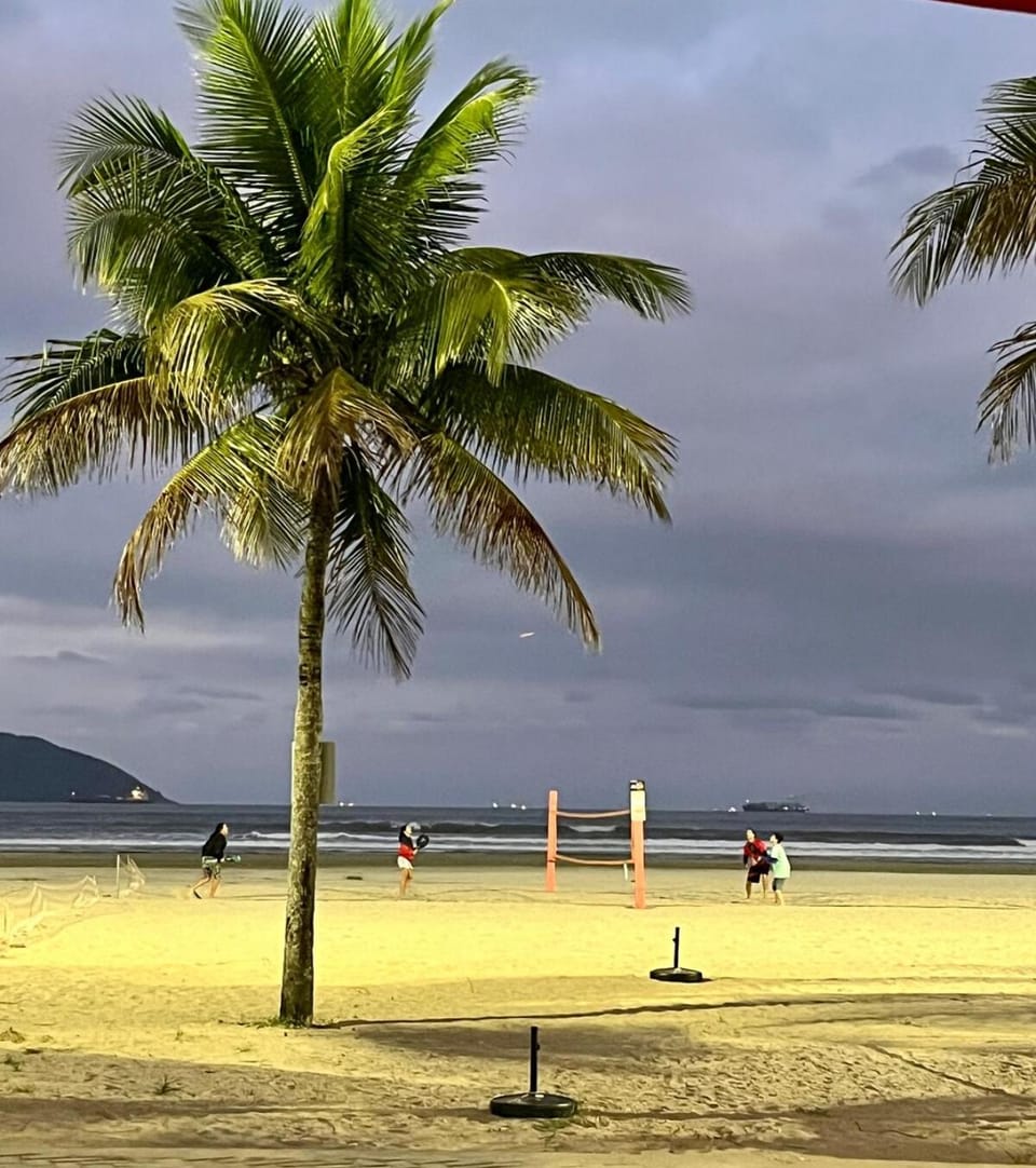 Studio apartment right on the beach Apartment in Santos