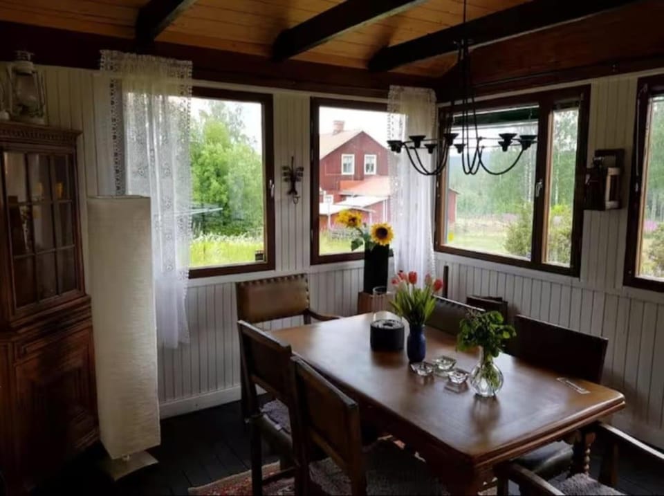 Mysig Fin stor stuga för 8 personer både på sommar och vinter! House in Sweden