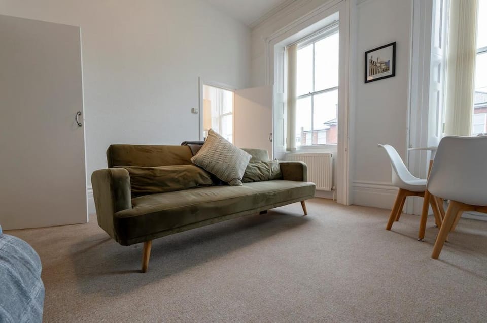 Spacious Studio in Central Brighton - Free Parking Apartment in Hove