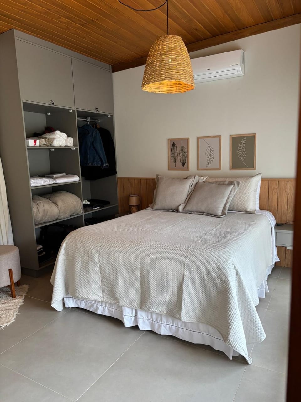 Bed, Photo of the whole room