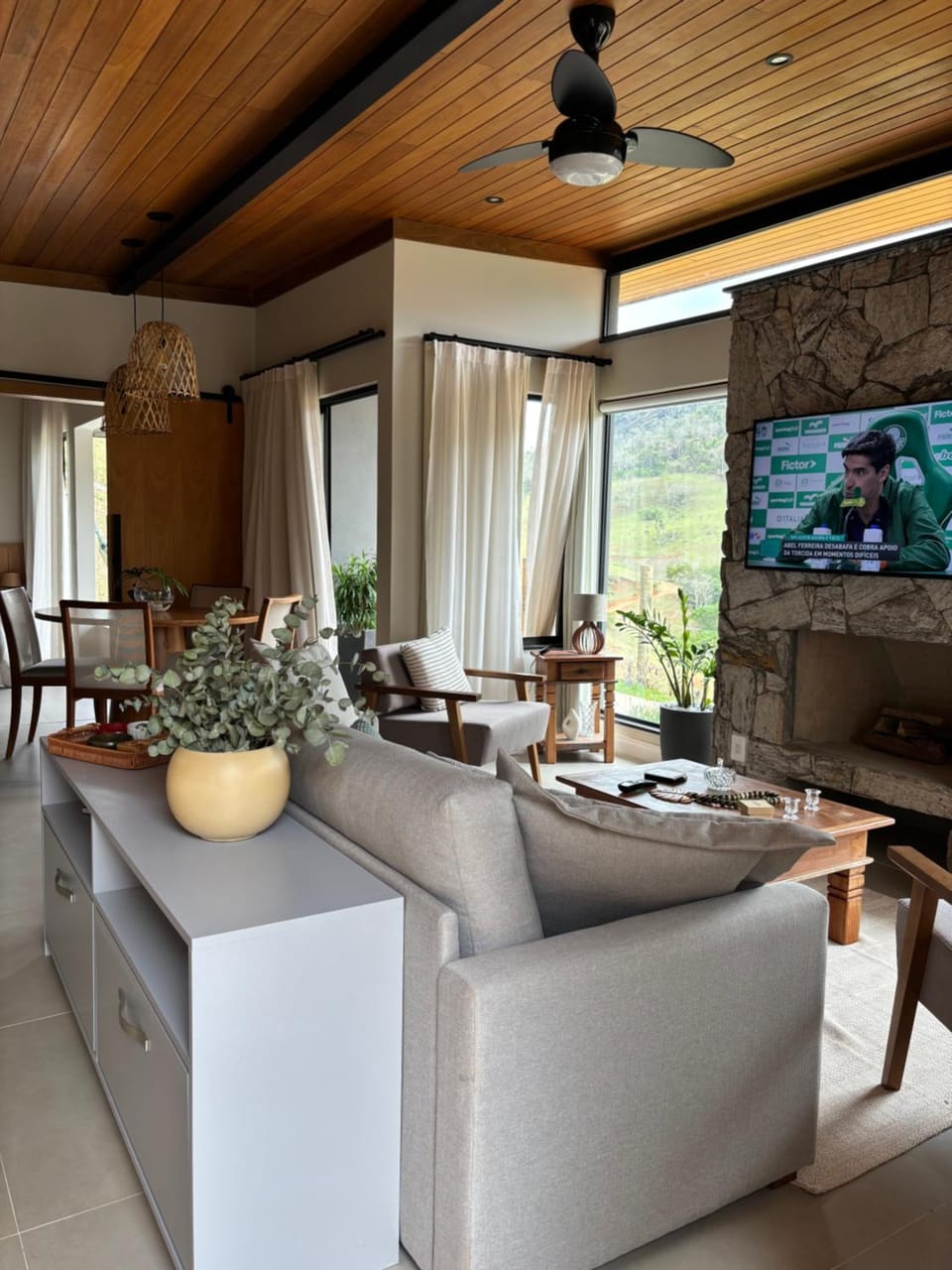 TV and multimedia, Kitchen or kitchenette, Living room