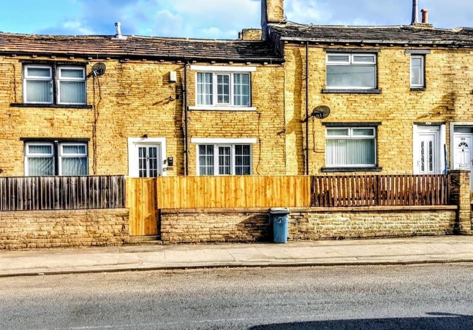 Thornton Road Lodge -Room 1 Vacation rental in Bradford