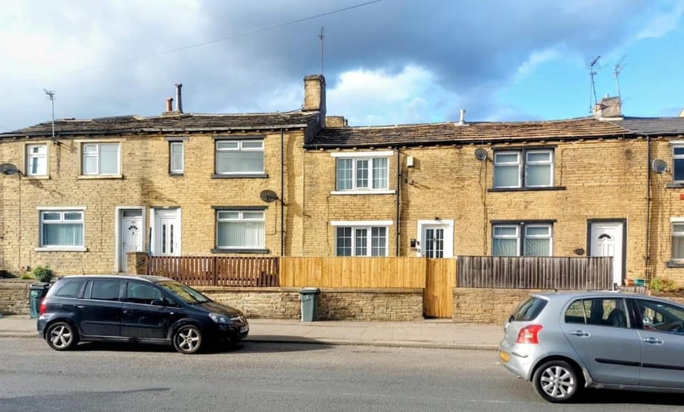 Thornton Road Lodge -Room 1 Vacation rental in Bradford