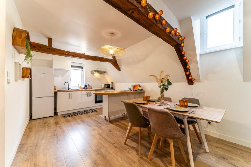 Dining area, kitchen