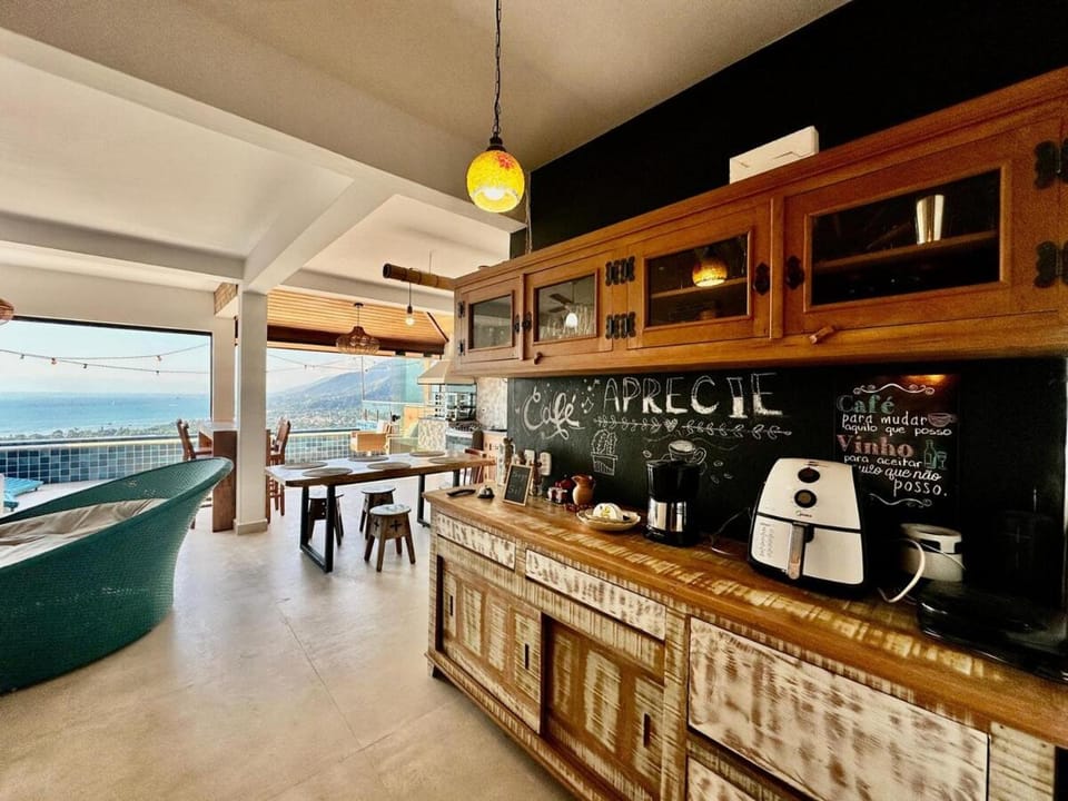 Coffee/tea facilities, Dining area, Sea view