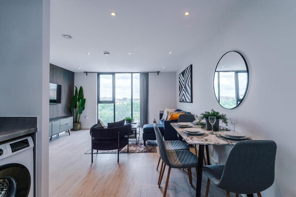 Kitchen or kitchenette, Living room, Seating area, Dining area