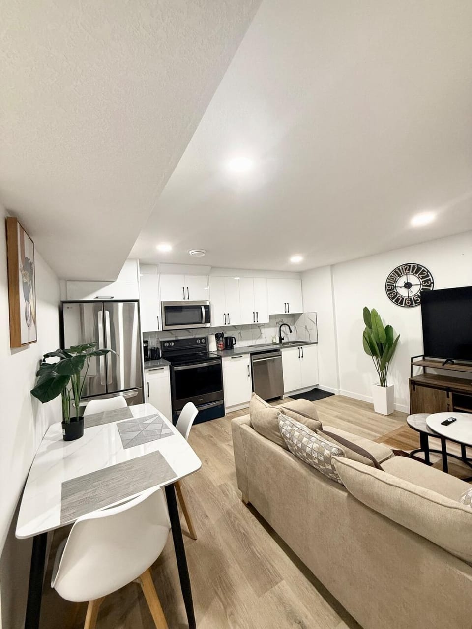 Kitchen or kitchenette, Living room, Seating area, Dining area, dishwasher, oven, stove