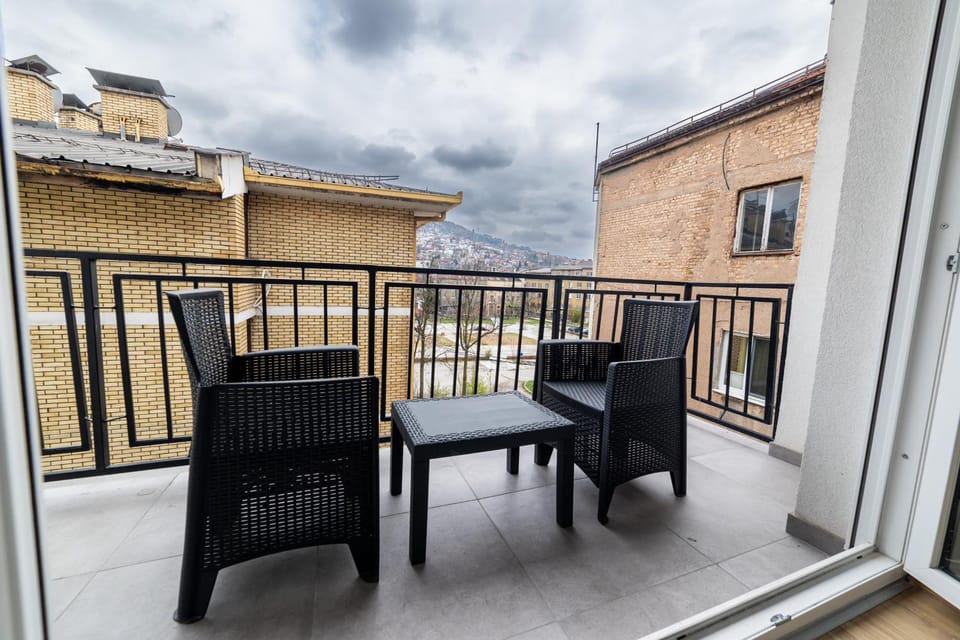 Property building, Day, Natural landscape, View (from property/room), Balcony/Terrace, Dining area