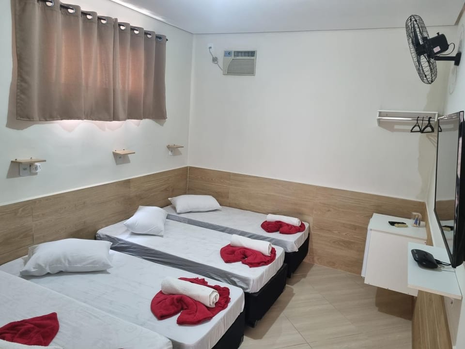 Pousada Quarto tv Smart ar Garagem Gratuita Hotel in State of São Paulo