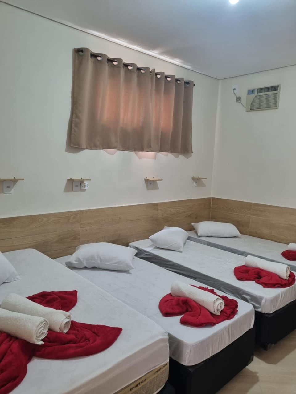 Pousada Quarto tv Smart ar Garagem Gratuita Hotel in State of São Paulo