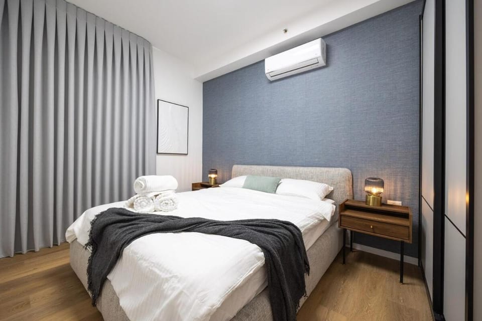 Deluxe 5BR Dream Stay at Bayit Vegan Apartment in Jerusalem