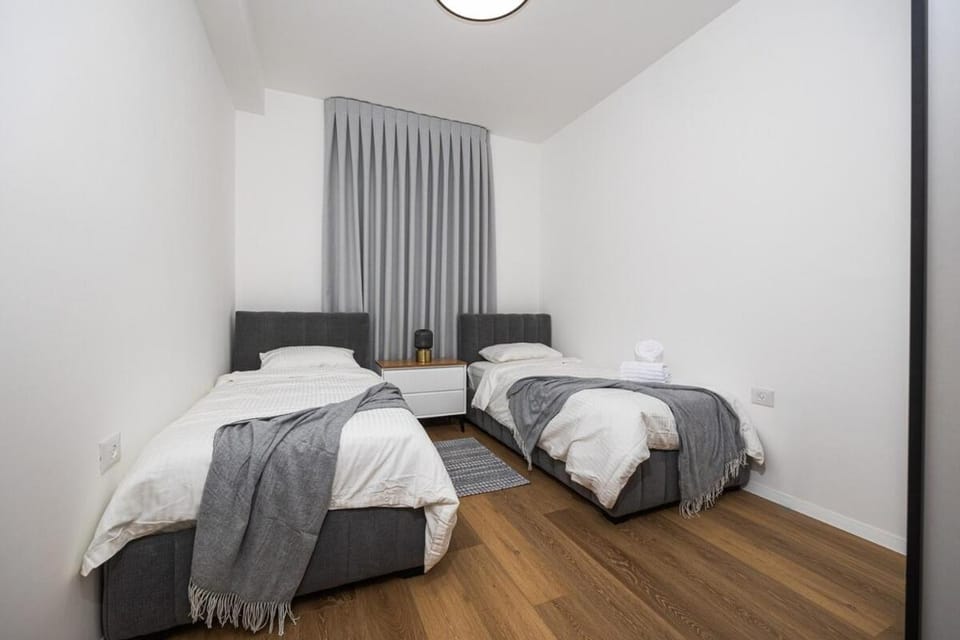 Deluxe 5BR Dream Stay at Bayit Vegan Apartment in Jerusalem