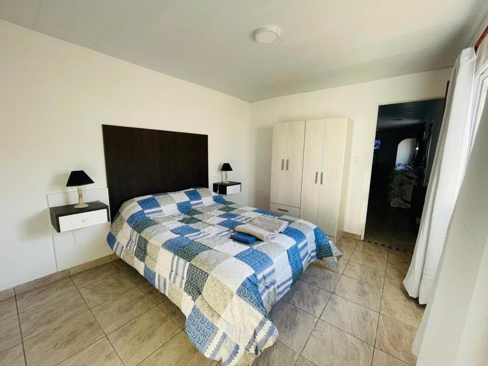 Apartment with garage, for 4 people, 3 blocks from the Hospital Apartment in Santa Rosa