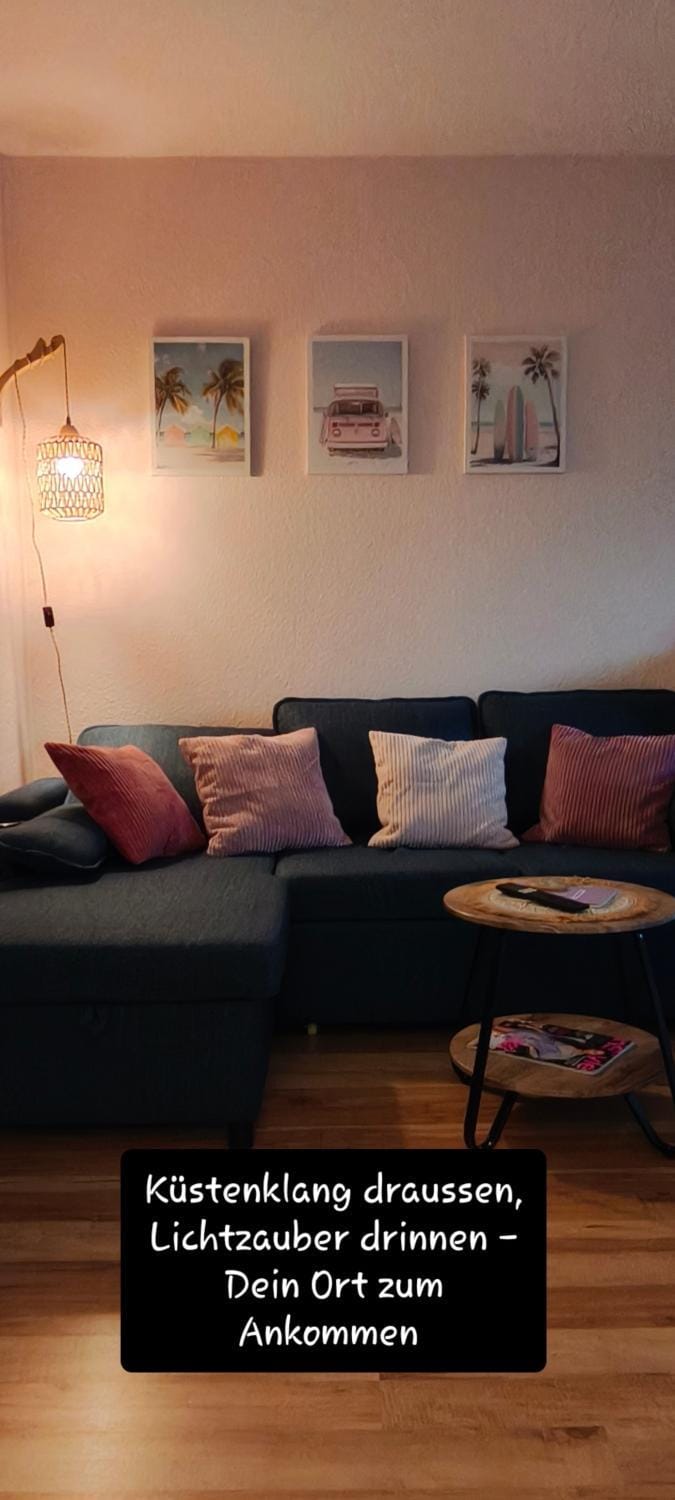 Living room, Seating area, Entertainment