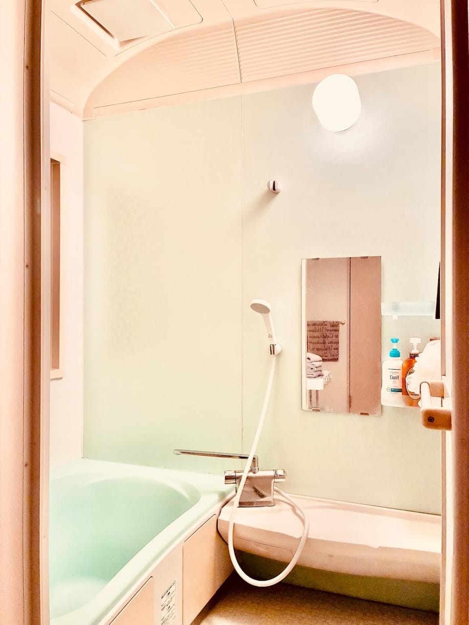 "たっきゅうミニホテル" "Takkyu mini hotel" 四国愛媛の宿-二階貸切-連泊割-バス停0分-ベッド8 Apartment in Japan