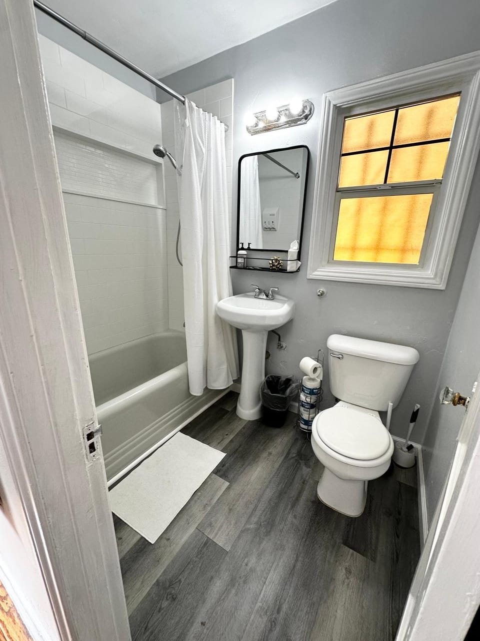 1920 Remodeled Craftsman Cottage Heart of Little Italy Apartment in San Diego