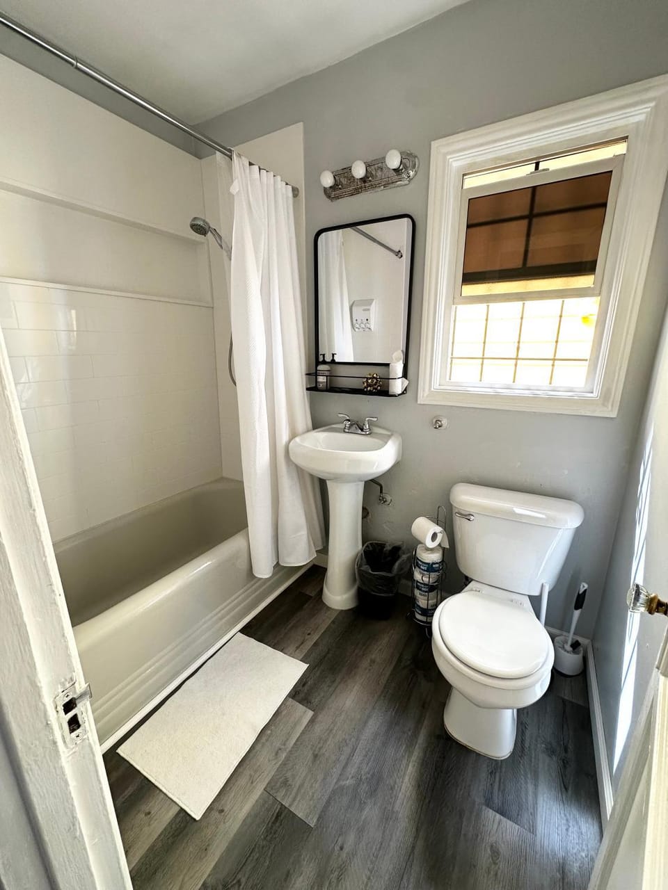 1920 Remodeled Craftsman Cottage Heart of Little Italy Apartment in San Diego