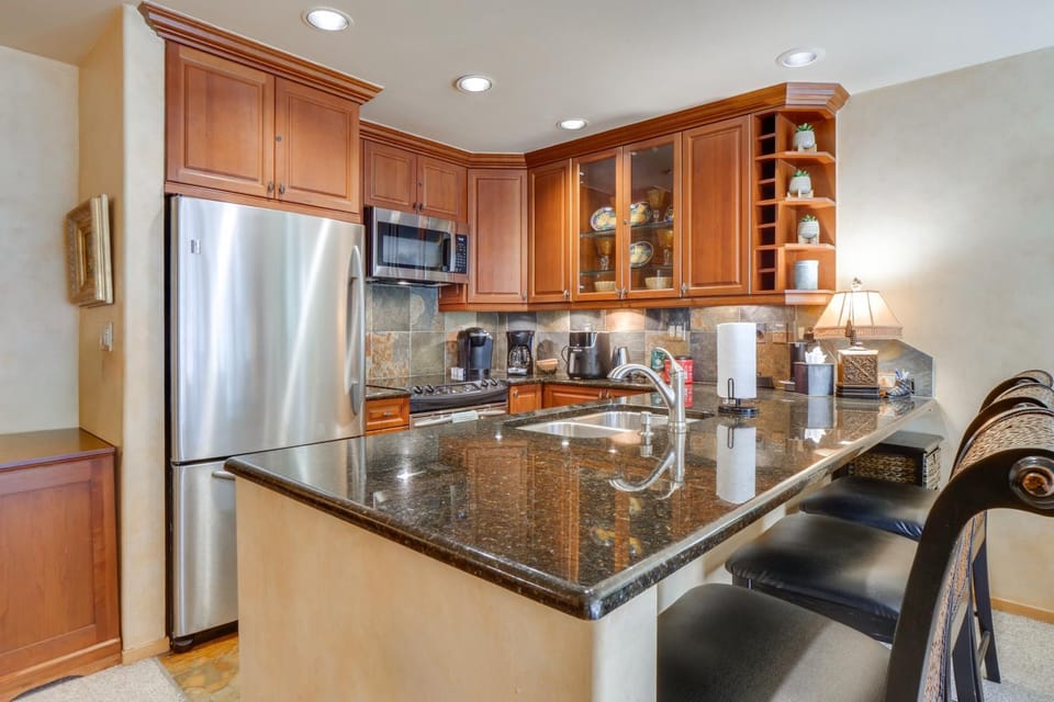 1 Mi to Vail Ski Resort: Condo w/ Resort Perks! House in Vail