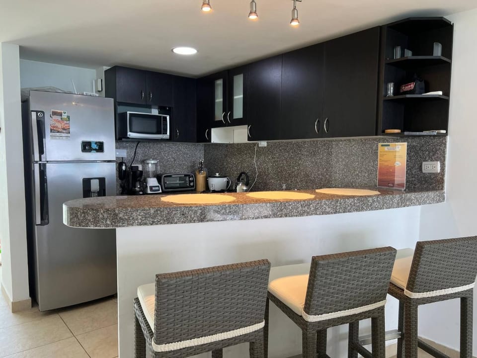 microwave, oven, kitchen