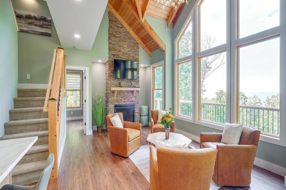 Mtn Views & Spacious Deck! Modern Caldwell Getaway House in West Virginia