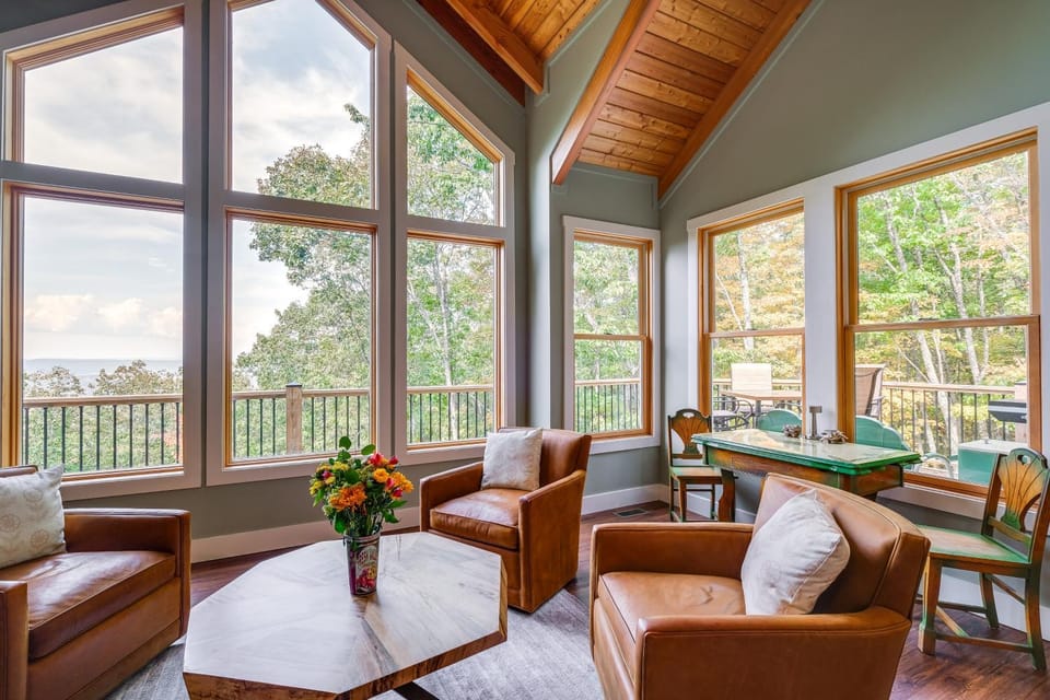 Mtn Views & Spacious Deck! Modern Caldwell Getaway House in West Virginia