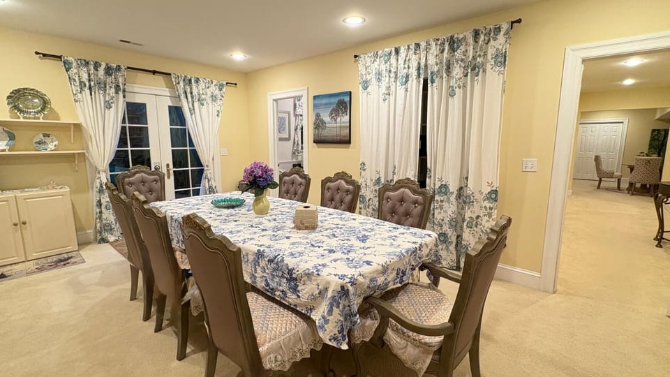 Spacious Guest Suite 5 Minutes to Princeton University with Free Parking Bed and Breakfast in Princeton