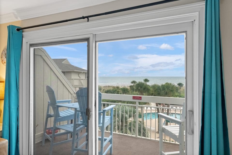 Patio, Day, View (from property/room), Balcony/Terrace, Pool view, Swimming pool, sunbed