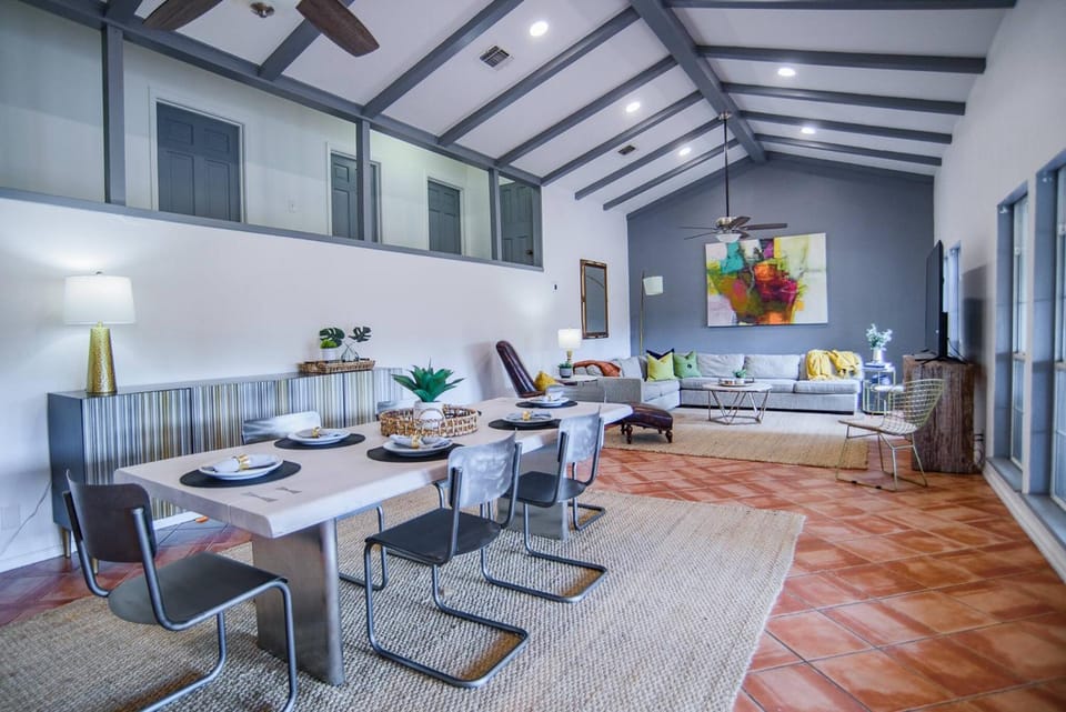 Photo of the whole room, Seating area, Dining area