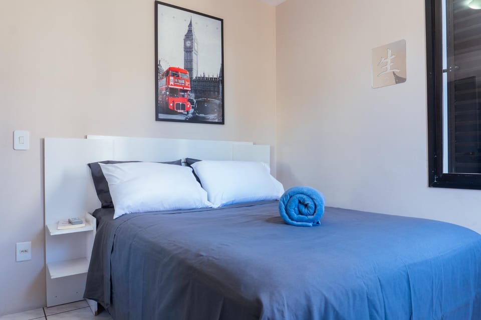Bedroom, towels