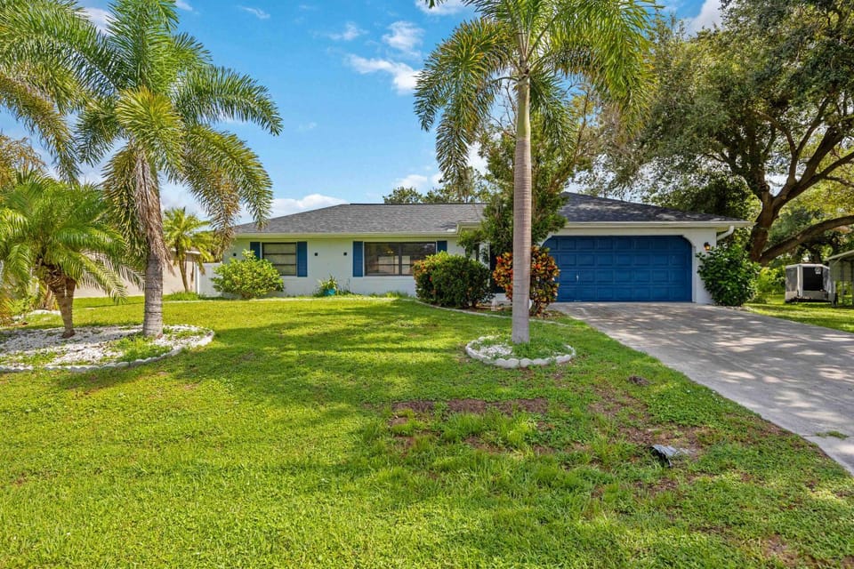 Your Perfect Port Charlotte Retreat House in Port Charlotte