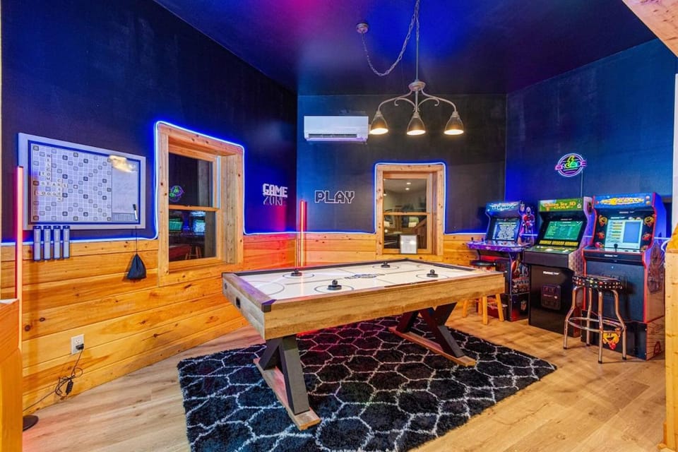 Game Room, Evening entertainment