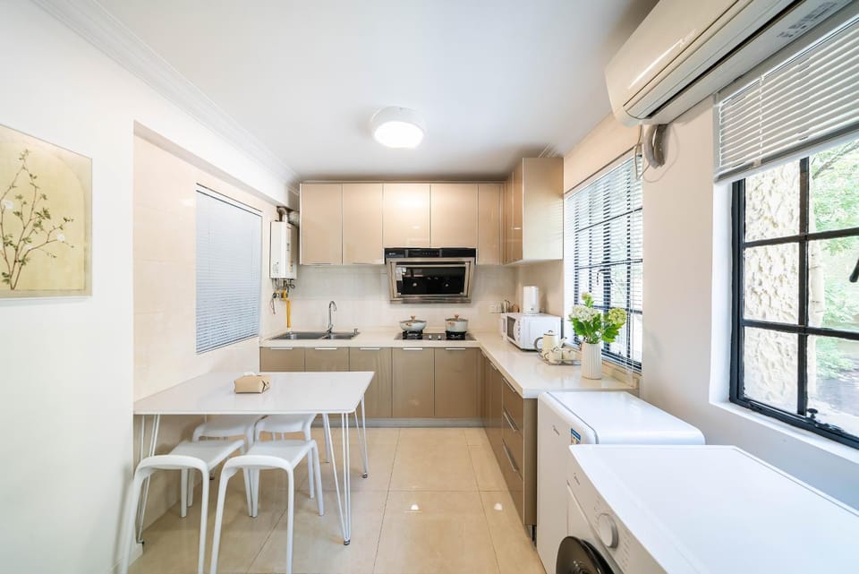 BieYuan - Bright Fresh Two-Bed with Large Windows Apartment in Shanghai