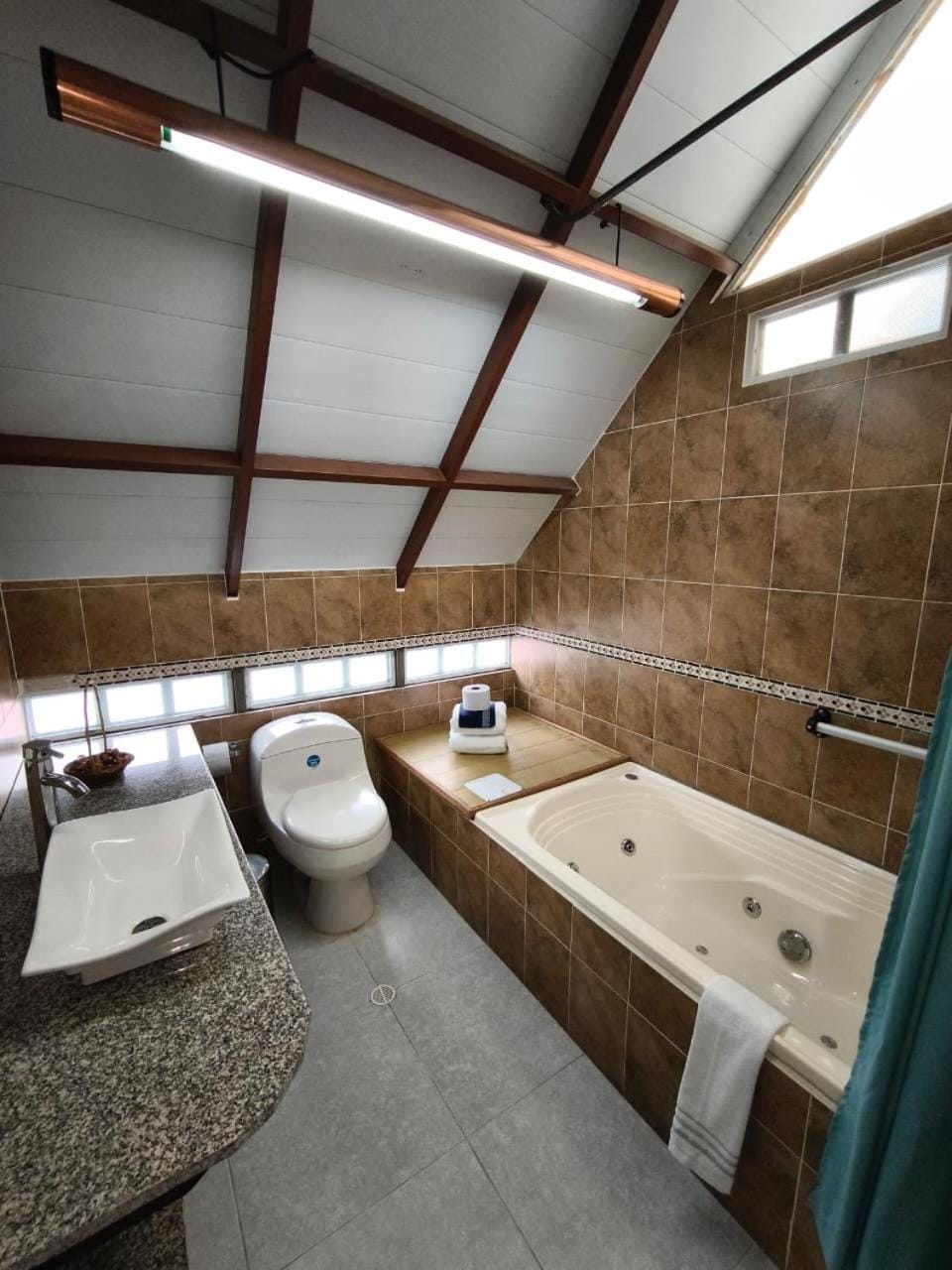 Hot Tub, Bathroom