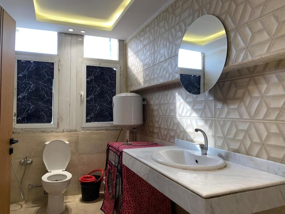 Rouf Al-Mohandessin Apartment, Lebanon Street Apartment in Egypt