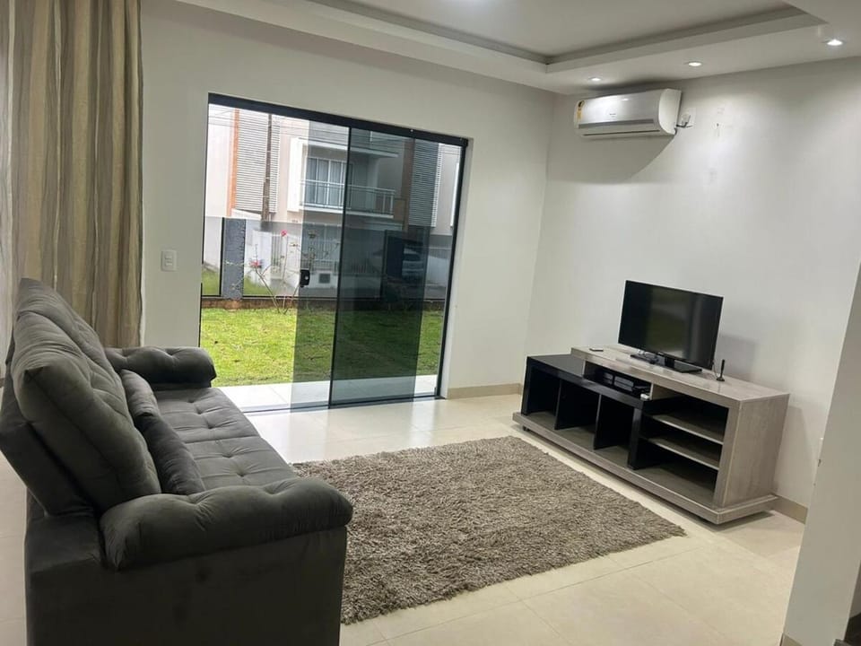 Living room, Seating area, Evening entertainment, air conditioner
