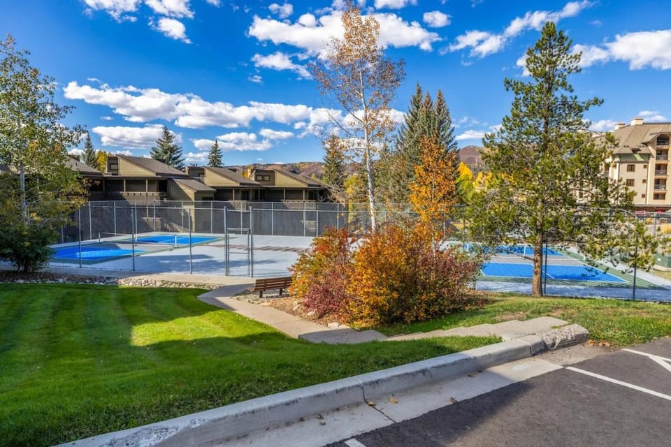 Steps to Slopes, Hot Tubs, Pool & Pickleball Apartment in Steamboat Springs