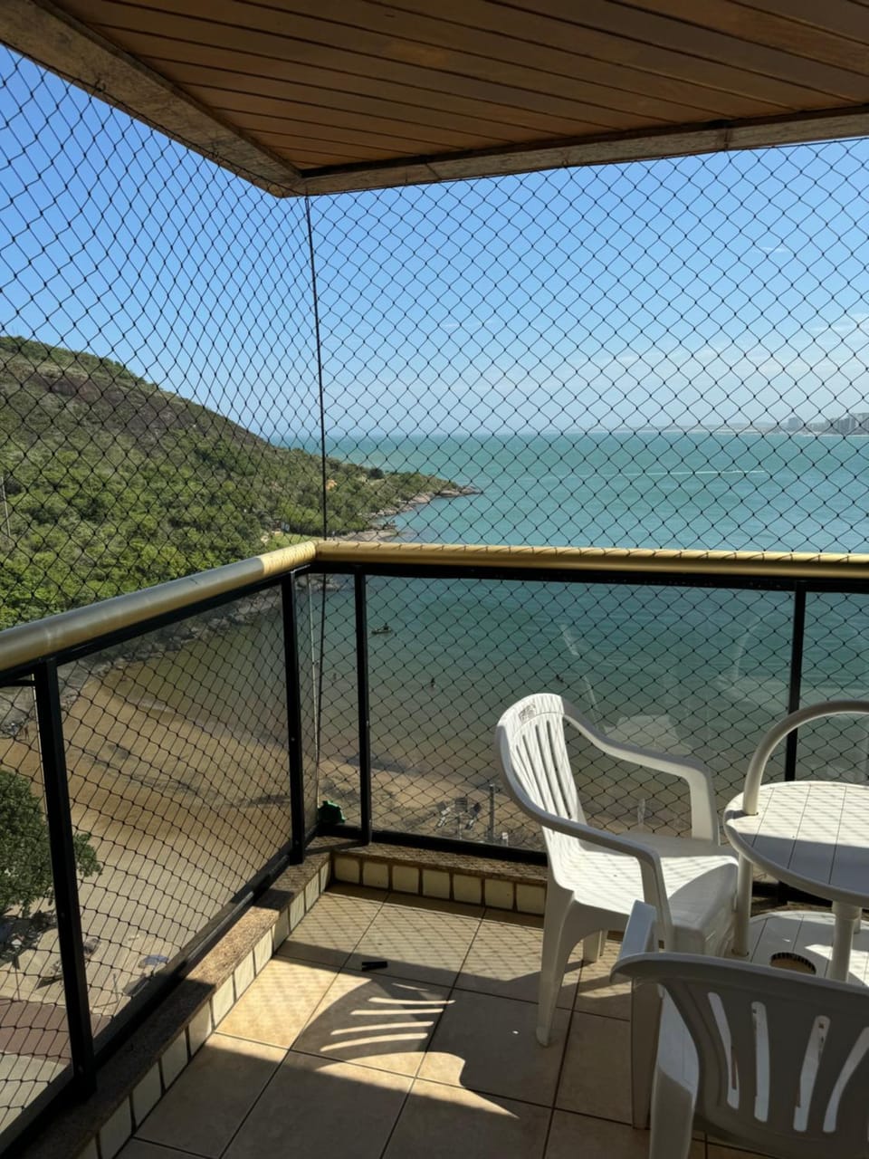 Canto Nobre, Frente total para o mar, 4 quartos 1 vaga de garagem, 2 banheiros Apartment in Guarapari