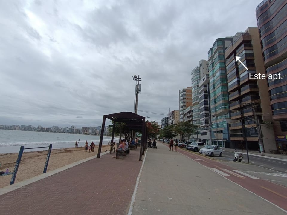 Canto Nobre, Frente total para o mar, 4 quartos 1 vaga de garagem, 2 banheiros Apartment in Guarapari