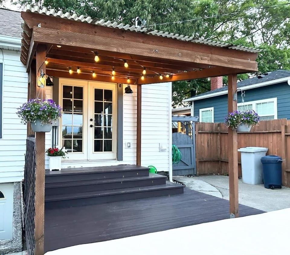 Historic Front Street Home House in Washington