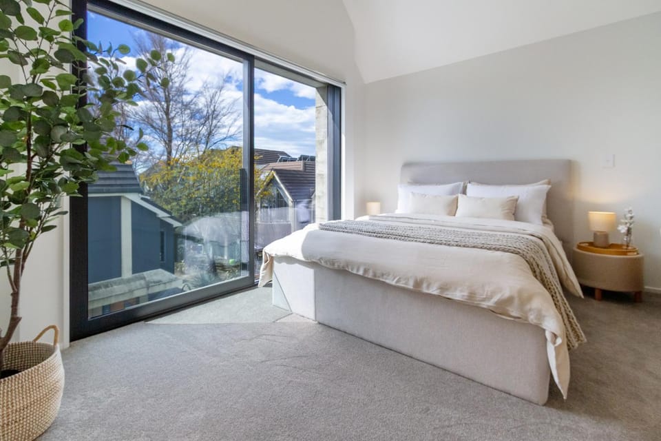 Bed, View (from property/room), Photo of the whole room, Bedroom