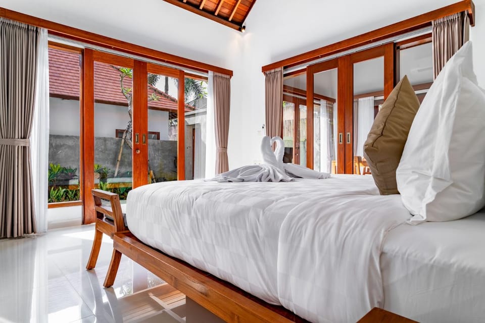 Bed, Bedroom, Pool view